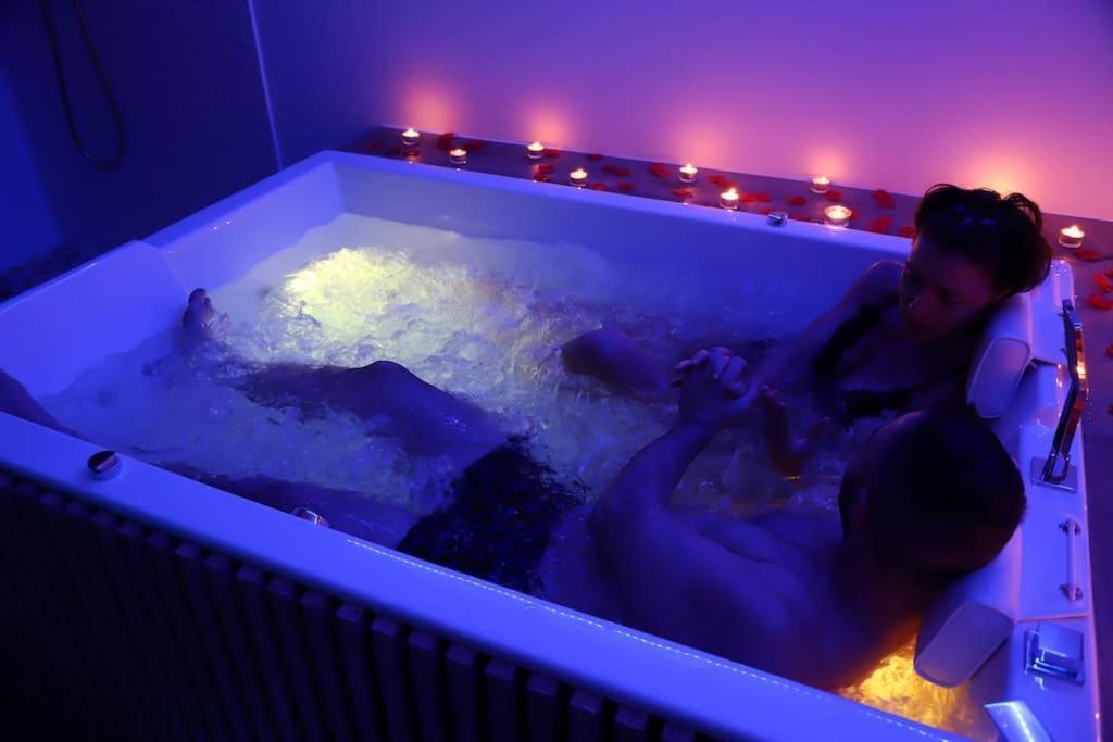 Love Room Unique - Sauna / Jacuzzi Charleville-Mezieres Exterior photo