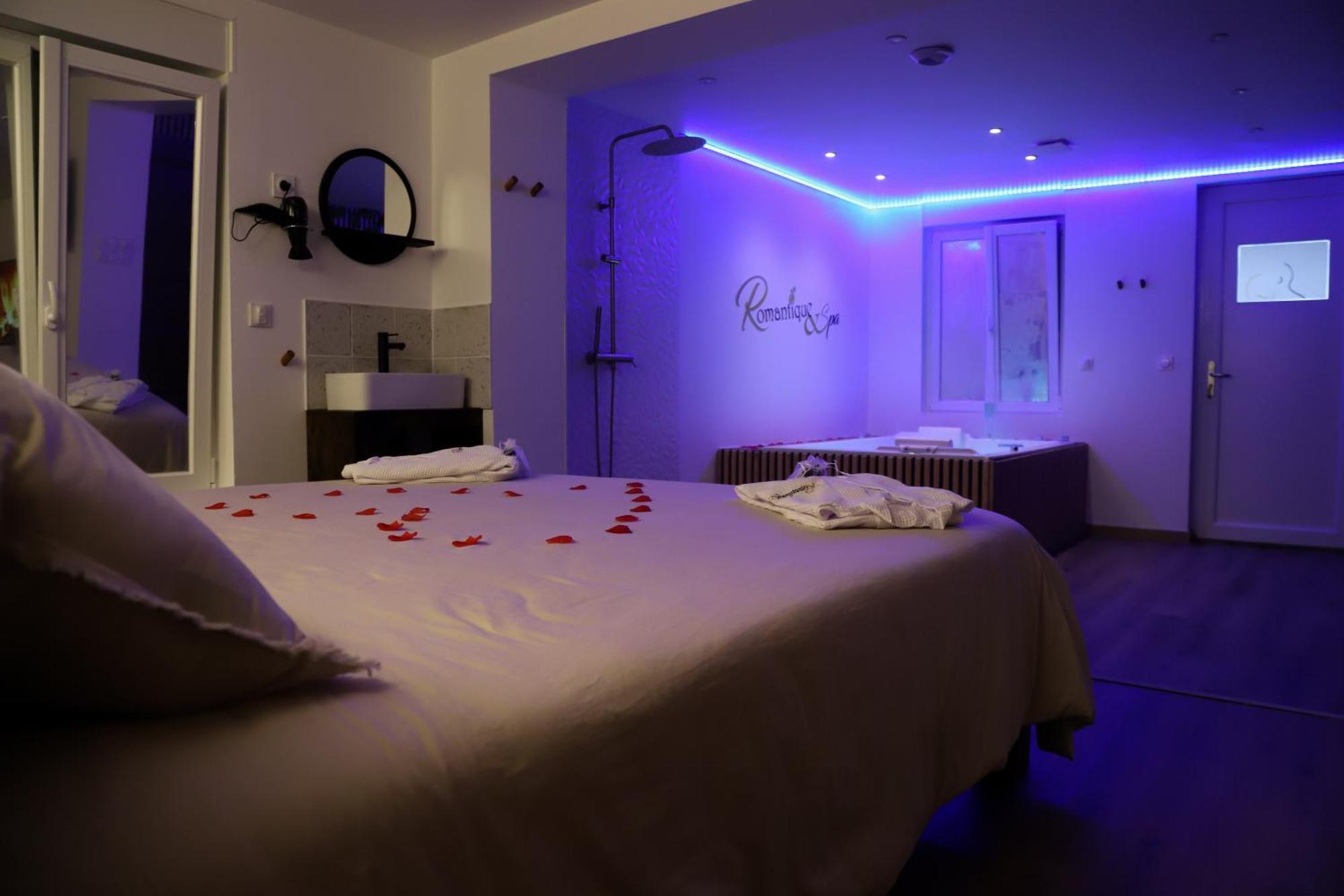 Love Room Unique - Sauna / Jacuzzi Charleville-Mezieres Exterior photo